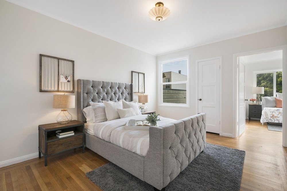 Få ett stilfullt och komfortabelt sovrum med kontinentalsäng